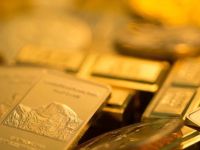 见证历史！双双突破1000元大关！记者实探深圳水贝